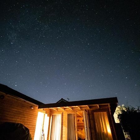 Moors Wood Relaxing ,Tranquil Retreat With Hot Tub Villa Chippenham  Bagian luar foto