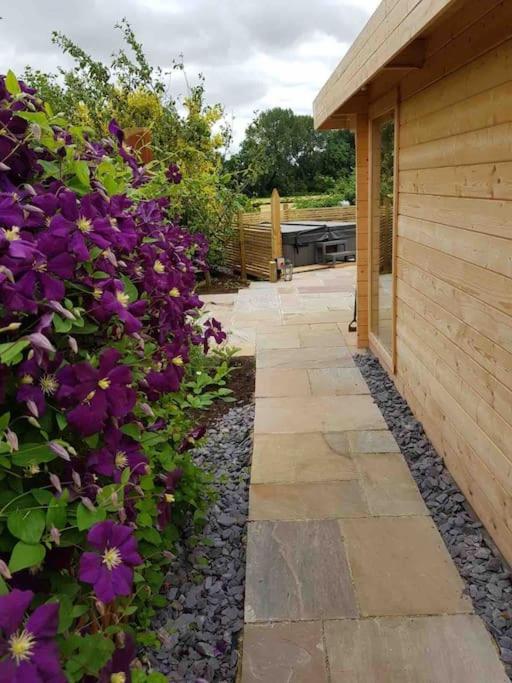 Moors Wood Relaxing ,Tranquil Retreat With Hot Tub Villa Chippenham  Bagian luar foto