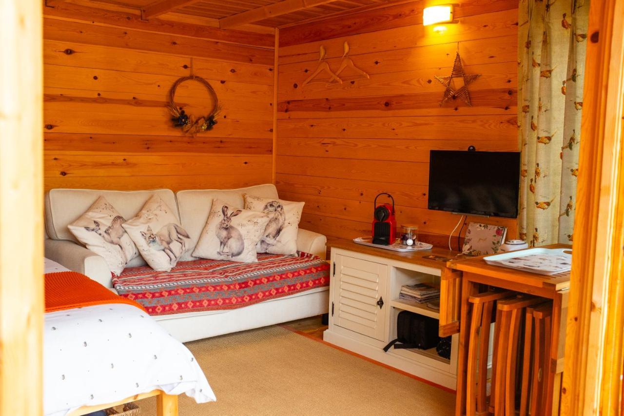 Moors Wood Relaxing ,Tranquil Retreat With Hot Tub Villa Chippenham  Bagian luar foto