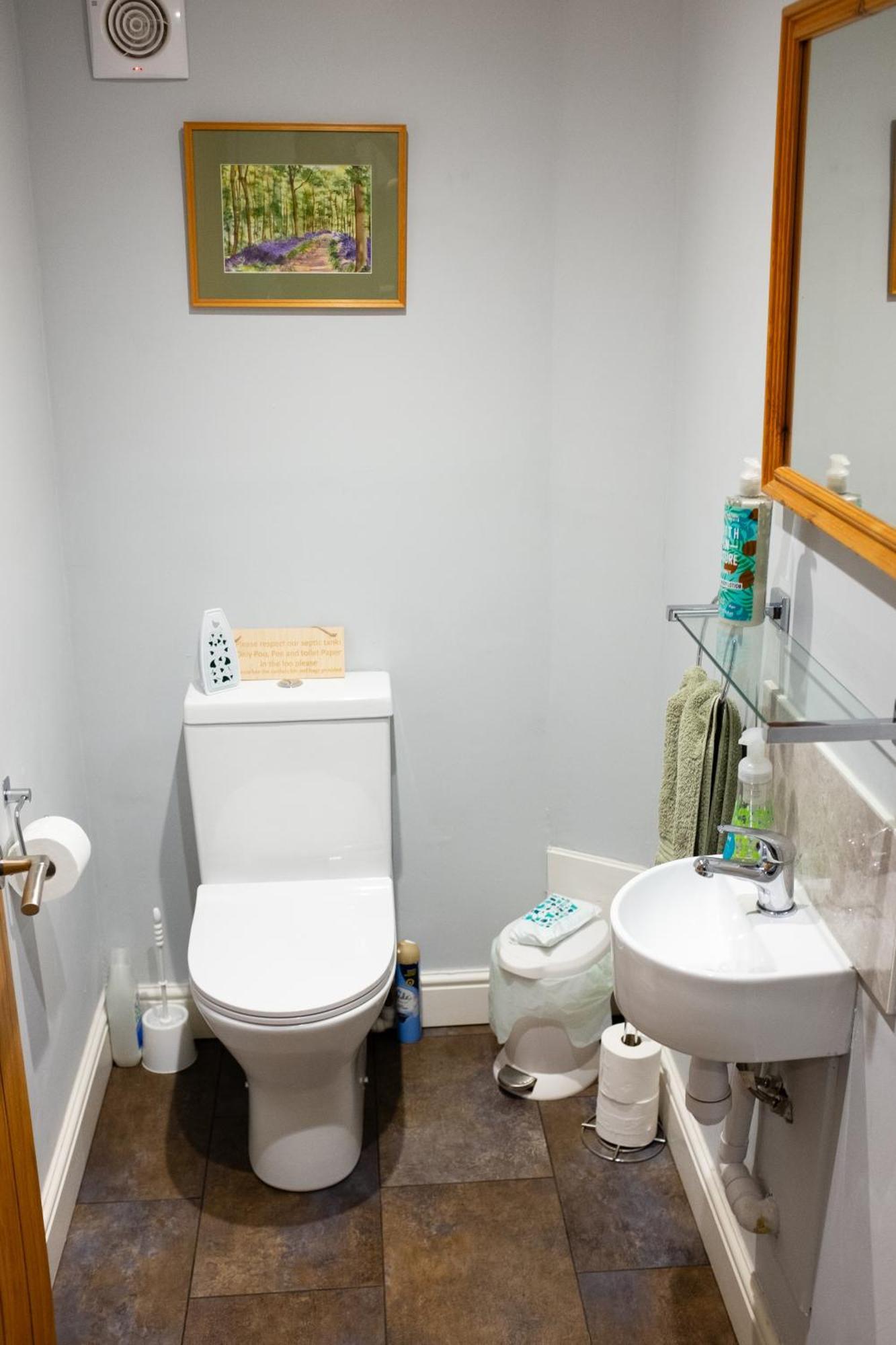 Moors Wood Relaxing ,Tranquil Retreat With Hot Tub Villa Chippenham  Bagian luar foto