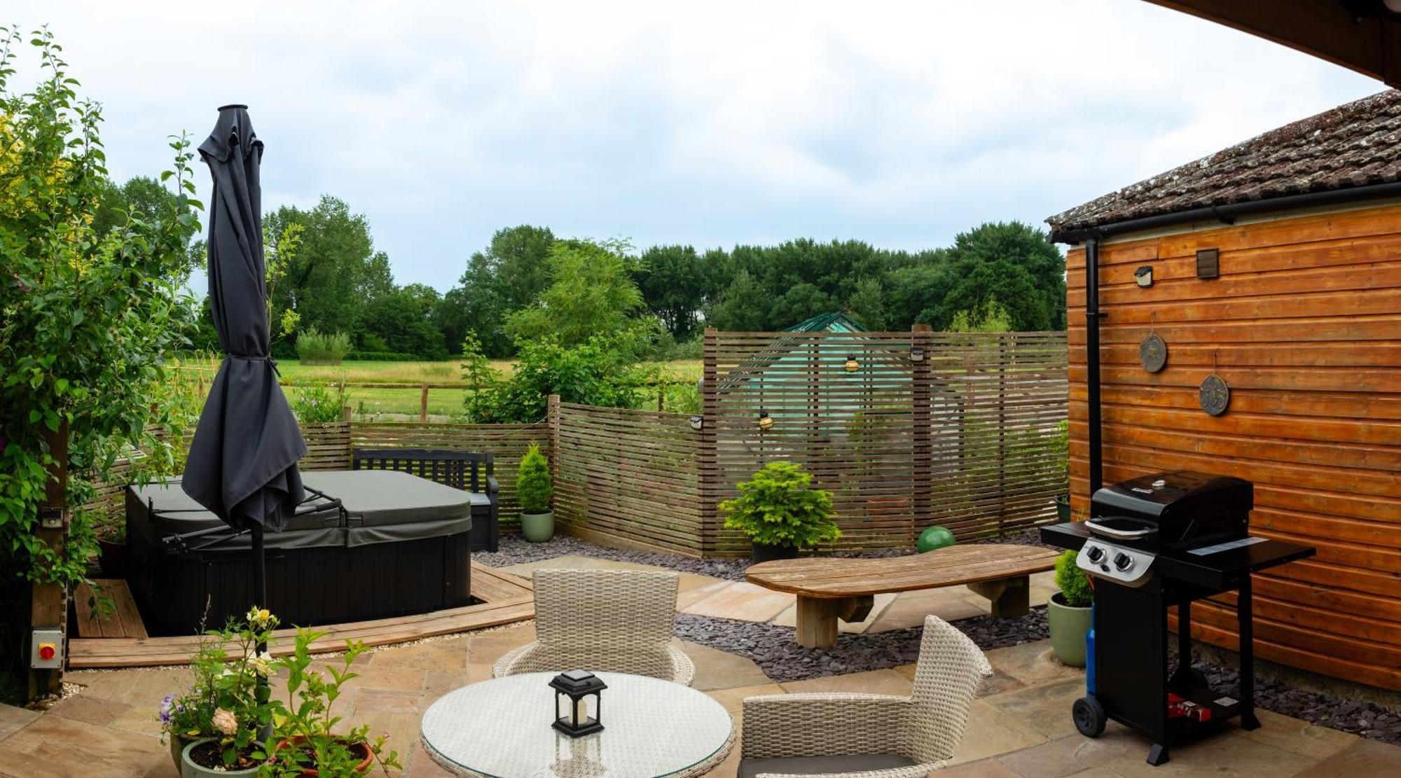 Moors Wood Relaxing ,Tranquil Retreat With Hot Tub Villa Chippenham  Bagian luar foto