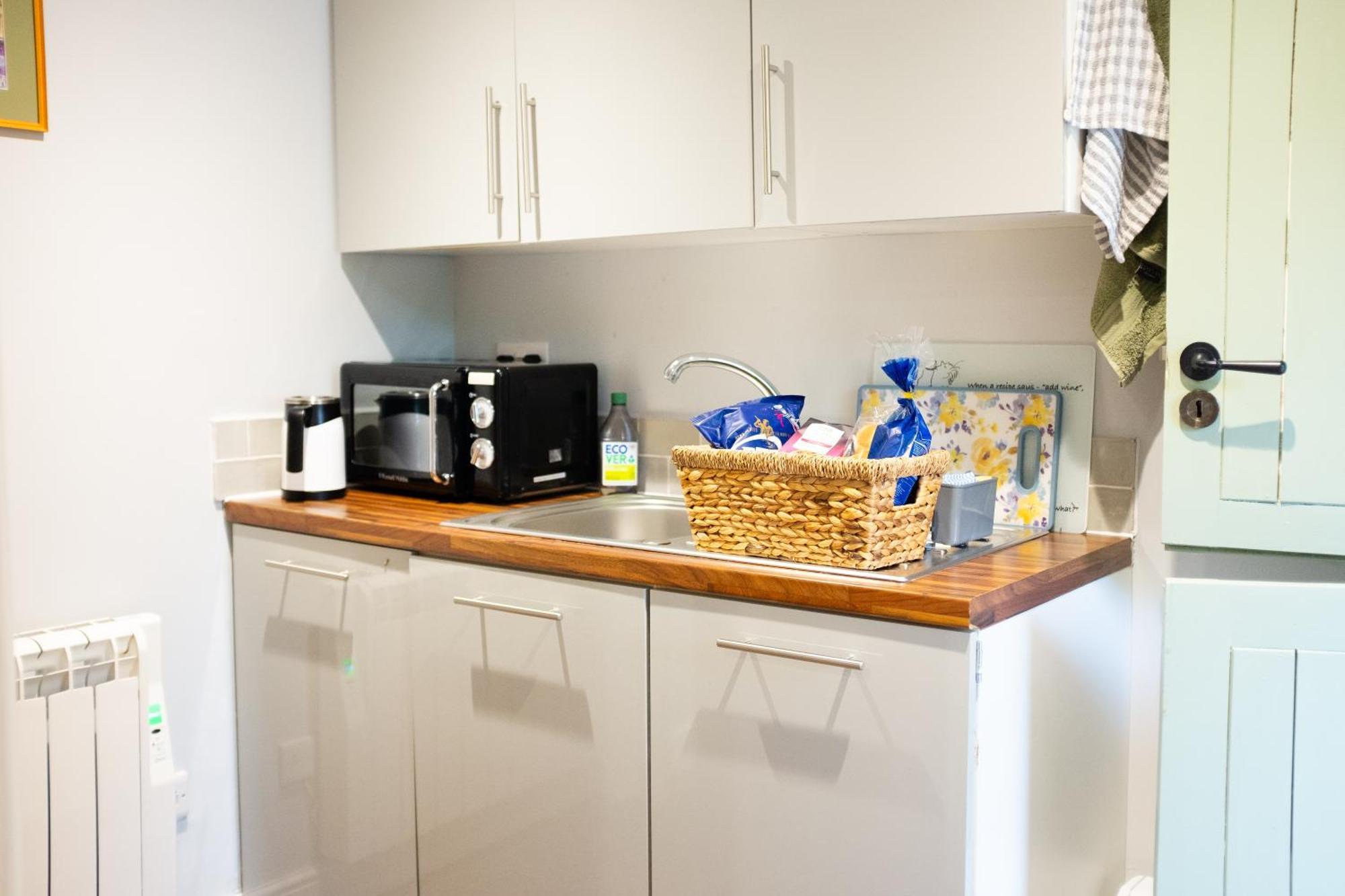 Moors Wood Relaxing ,Tranquil Retreat With Hot Tub Villa Chippenham  Bagian luar foto